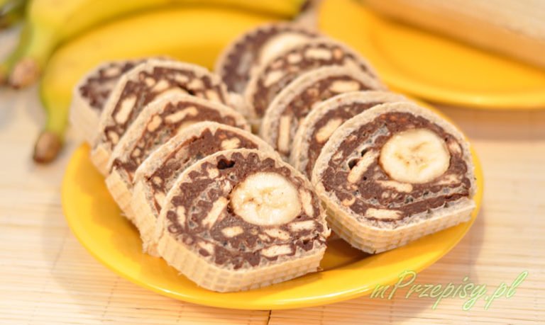 Rolada waflowa z bananami