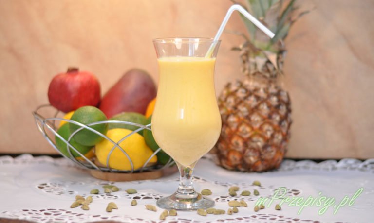 Koktajl z mango, brzoskwiń z dodatkiem kardamonu