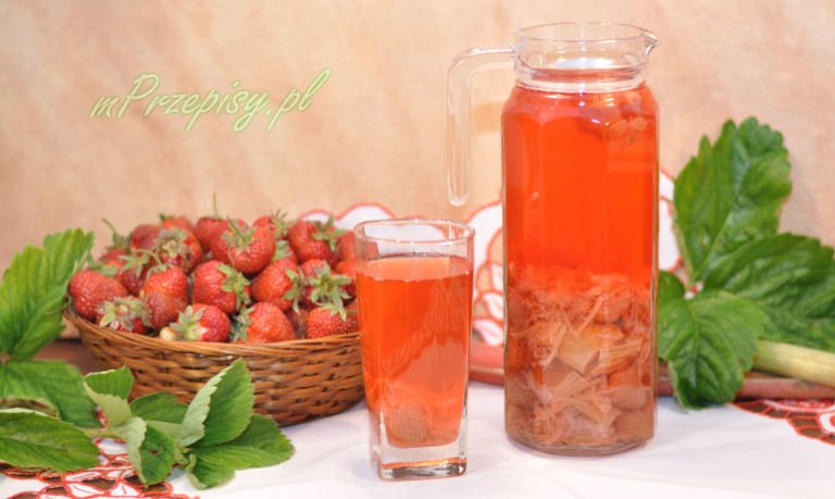 Kompot z truskawek i rabarbaru