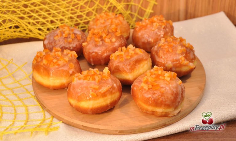 pączki z lukrem i skórka z pomarańcza