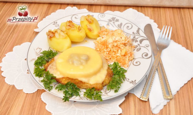 Kotlet schabowy z ananasem