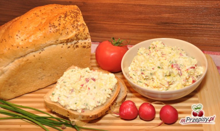 Pasta z rzodkiewki, jajek i pomidora