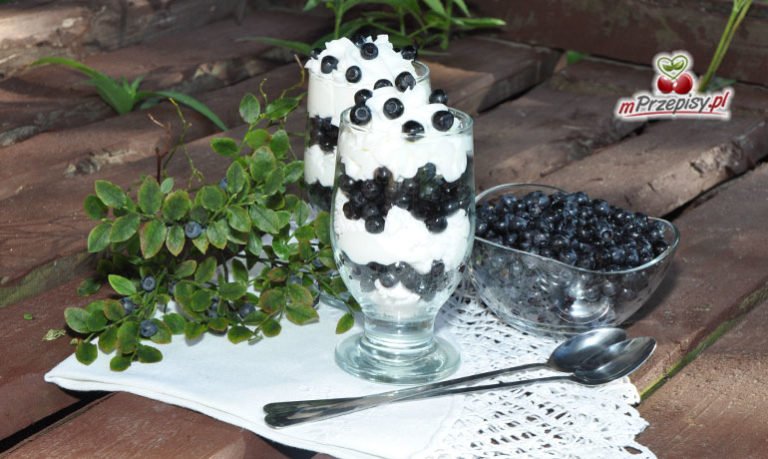 Jagodowy eton mess