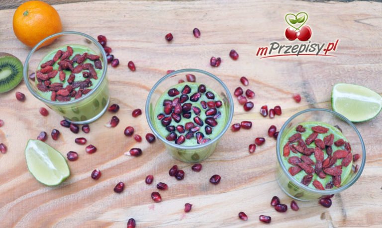 Smoothie zielone z granatem i owocami goi