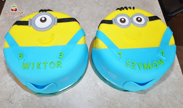 Tort z minionkami